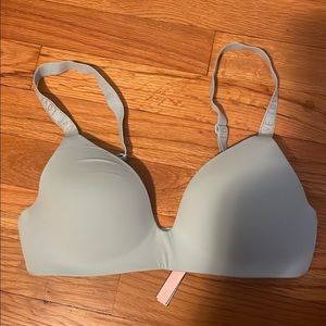 Victoria Secret t-shirt bra